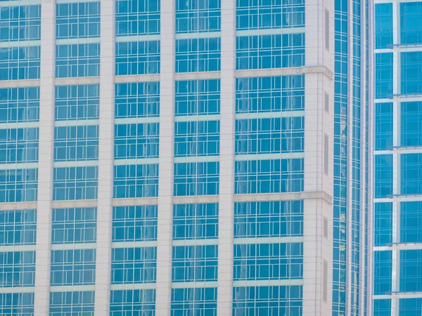 美しいオフィスビルと背景のウィンドウ パターン外観と建築 — ストック写真