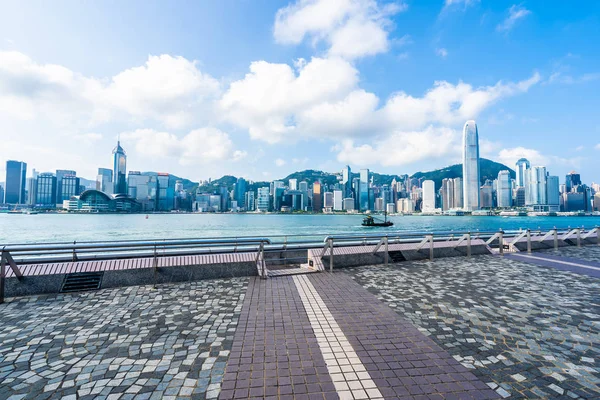 建物の外装街並み青空背景で香港市街のスカイラインの美しい建築 — ストック写真