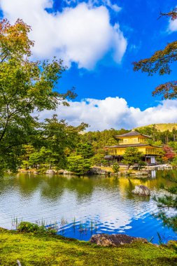 Güzel Kinkakuji Tapınağı Kyoto Japonya'nın Altın Köşk Simgesel Yapı ile