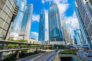 Güzel mimari ofis mavi gökyüzü arka plan üzerine hong kong şehir dış gökdelen Binası