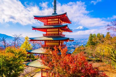 Dağ fuji chureito pagoda akçaağaç ağaç yaprak sonbahar sezonu Yamanashi Japonya çevresinde ile güzel manzara