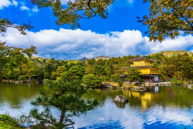 Güzel Kinkakuji Tapınağı Kyoto Japonya'nın Altın Köşk Simgesel Yapı ile