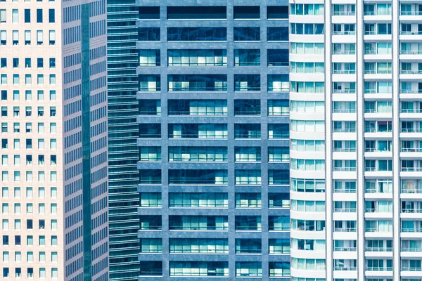 Güzel dış ofis binası ve mimari pencere desenli