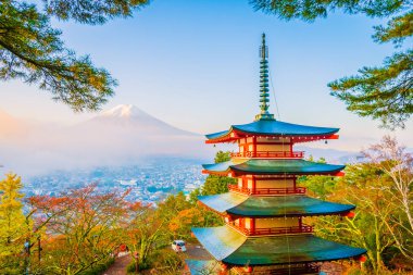 Dağ fuji chureito pagoda akçaağaç ağaç yaprak sonbahar sezonu Yamanashi Japonya çevresinde ile güzel manzara