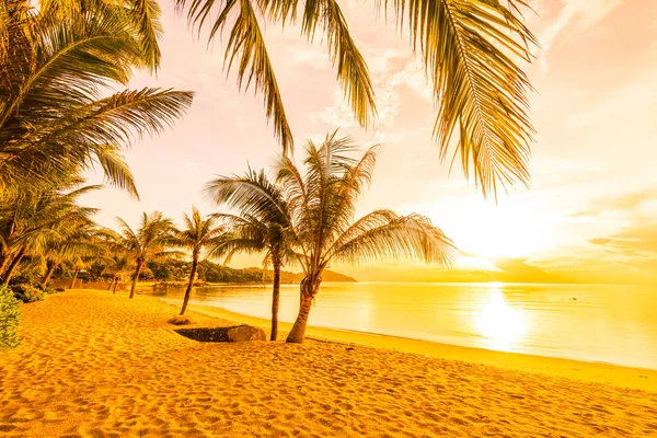 Bei Sonnenuntergang Auf Dem Tropischen Paradies Insel Strand Und Meer — Stockfoto