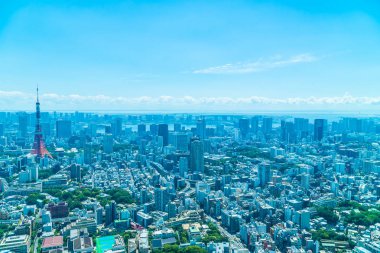 Mavi gökyüzü Japonya'da tokyo kule ile Tokyo şehir bina güzel mimari