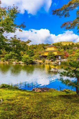 Güzel Kinkakuji Tapınağı Kyoto Japonya'nın Altın Köşk Simgesel Yapı ile