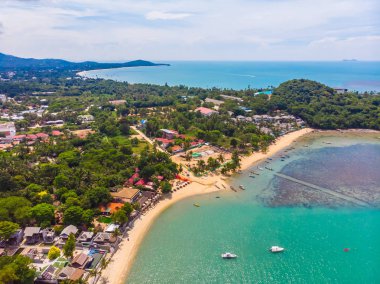 Güzel tropikal plaj ve deniz hurma ve koh samui Adası seyahat ve tatil için diğer ağacında havadan görünümü
