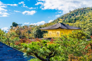 Güzel Kinkakuji Tapınağı Kyoto Japonya'nın Altın Köşk Simgesel Yapı ile