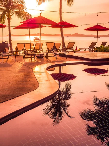 Sonnenschirm Und Liegestuhl Rund Das Freibad Hotel Und Resort Zur — Stockfoto