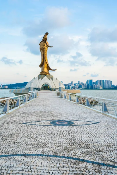 美丽的昆我雕像地标在澳门市 — 图库照片