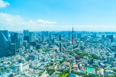 Mavi gökyüzü Japonya'da tokyo kule ile Tokyo şehir bina güzel mimari