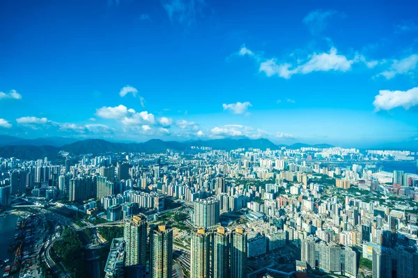 青空に香港シティスカイラインの外観の街並みを構築する美しい建築 — ストック写真