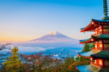 Dağ fuji chureito pagoda akçaağaç ağaç yaprak sonbahar sezonu Yamanashi Japonya çevresinde ile güzel manzara