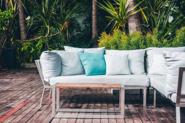 Kanepe dekorasyon açık veranda tropikal ve doğa manzaralı konforlu yastık