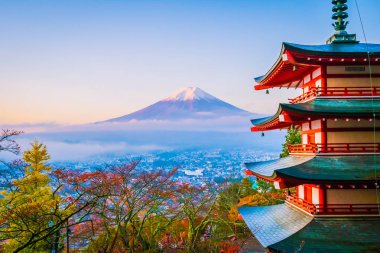 Dağ fuji chureito pagoda akçaağaç ağaç yaprak sonbahar sezonu Yamanashi Japonya çevresinde ile güzel manzara