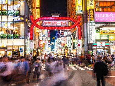 Tokyo Japonya, Shinjuku: 3 Ağustos 2018: güzel cityscape ark
