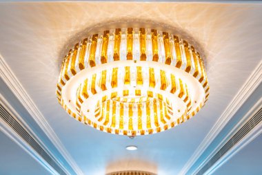 Güzel elektrikli tavan lambası dekorasyonu oda içi