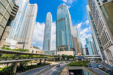 Güzel mimari ofis mavi gökyüzü arka plan üzerine hong kong şehir dış gökdelen Binası