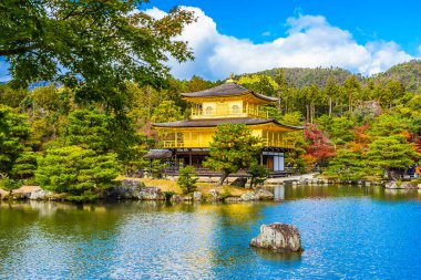 Güzel Kinkakuji Tapınağı Kyoto Japonya'nın Altın Köşk Simgesel Yapı ile