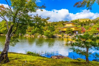 Güzel Kinkakuji Tapınağı Kyoto Japonya'nın Altın Köşk Simgesel Yapı ile
