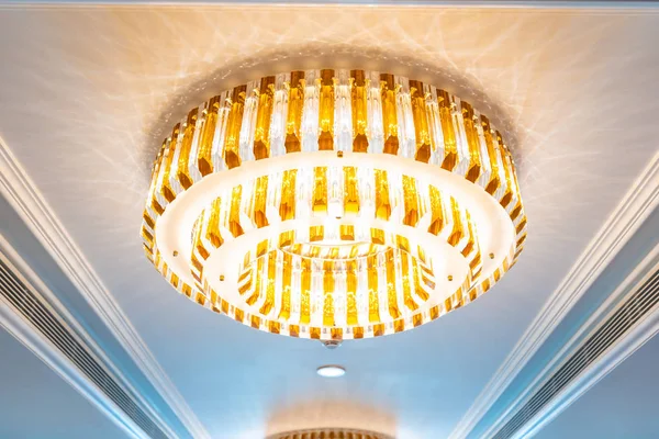 Güzel elektrikli tavan lambası dekorasyonu oda içi