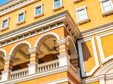 Güzel mimari pencere ve duvar ile bina dış İtalya tarzı