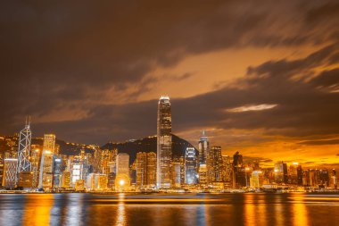 Bina Cityscape hong kong şehir manzarası içinde twilight ve gece güzel mimari