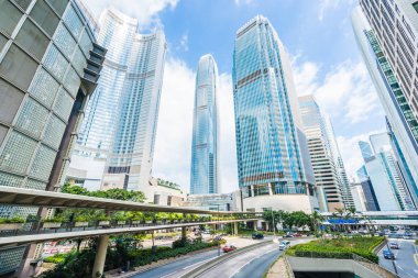 Güzel mimari ofis mavi gökyüzü arka plan üzerine hong kong şehir dış gökdelen Binası