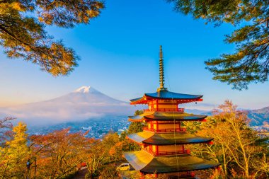 Dağ fuji chureito pagoda akçaağaç ağaç yaprak sonbahar sezonu Yamanashi Japonya çevresinde ile güzel manzara