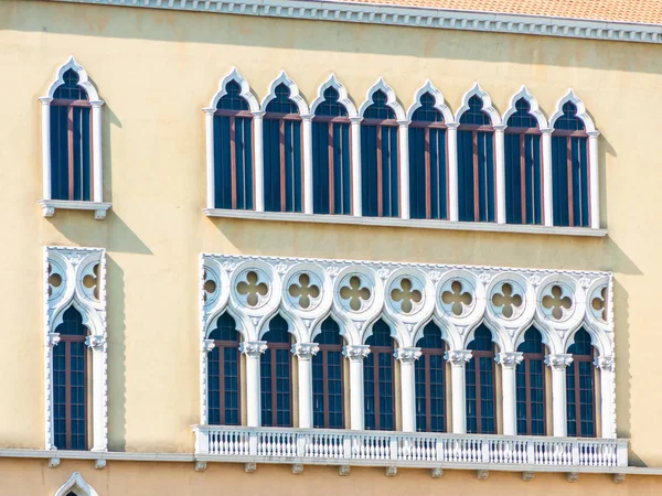 Edifício Arquitetura Bonita Com Janela Parede Exterior Estilo Italia — Fotografia de Stock