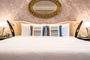 Comfotable yastık yatak yatak odası ışık lamba dekorasyon iç