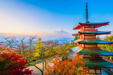 Dağ fuji chureito pagoda akçaağaç ağaç yaprak sonbahar sezonu Yamanashi Japonya çevresinde ile güzel manzara