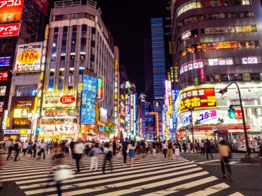 Tokyo Japonya, Shinjuku: 3 Ağustos 2018: güzel cityscape ark
