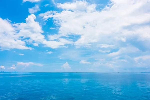Prachtige Zee Oceaan Met Wolk Blauwe Hemelachtergrond — Stockfoto