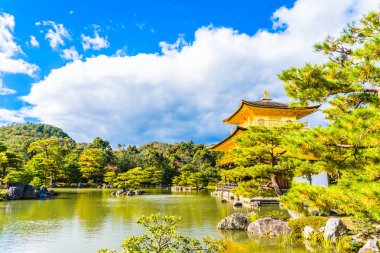 Güzel Kinkakuji Tapınağı Kyoto Japonya'nın Altın Köşk Simgesel Yapı ile