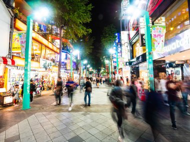 Taipei, Tayvan - 27 Kasım 2018: Ximending sokak pazar Tayvan popüler bölgesi olduğunu