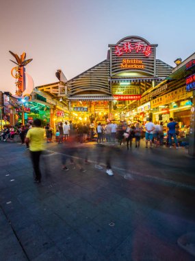 Taipei, Tayvan - 1 Aralık 2018: Shilin Gece pazar yeri Tayvan ve popüler bölgesi olduğunu