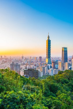 Güzel manzara ve cityscape taipei 101 bina ve günbatımı zaman şehir manzarası Tayvan mimarisinde