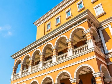 Güzel mimari pencere ve duvar ile bina dış İtalya tarzı