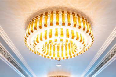Güzel elektrikli tavan lambası dekorasyonu oda içi