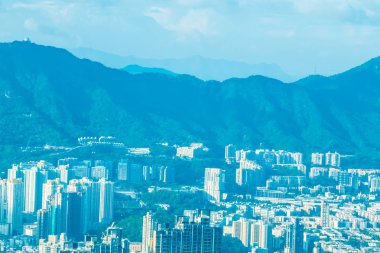 Hong kong şehir manzarası bulut beyaz ve mavi gökyüzü bina güzel mimari