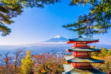Dağ fuji chureito pagoda akçaağaç ağaç yaprak sonbahar sezonu Yamanashi Japonya çevresinde ile güzel manzara