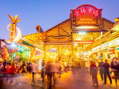 Taipei, Tayvan - 1 Aralık 2018: Shilin Gece pazar yeri Tayvan ve popüler bölgesi olduğunu