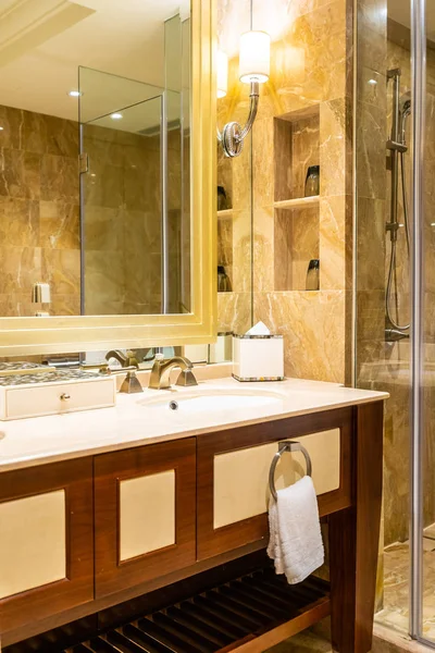 Bela Torneira Luxo Decoração Pia Interior Banheiro — Fotografia de Stock