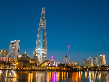 Seoul, Güney Kore: 8 Aralık 2018 Lotte kule bina güzel mimari Seoul City dönüm noktası biridir
