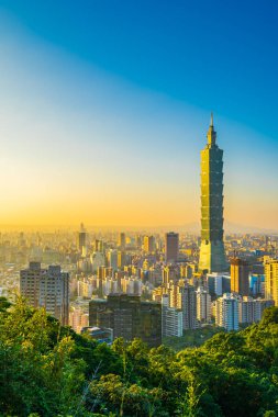 Güzel manzara ve cityscape taipei 101 bina ve günbatımı zaman şehir manzarası Tayvan mimarisinde