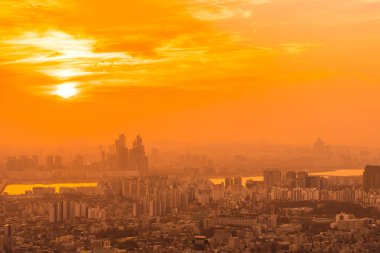 Güzel manzara ve mimari ve günbatımı zaman binada Seoul city Güney Kore ile cityscape