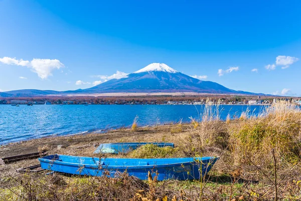 Красивый Пейзаж Горы Фудзи Лодкой Вокруг Озера Яманакако Японии — стоковое фото