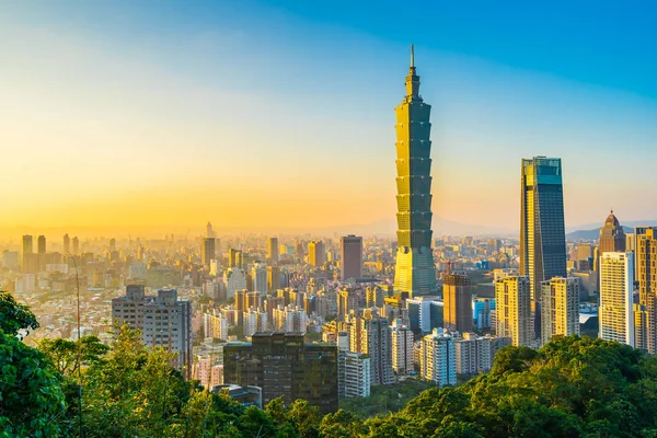 Güzel manzara ve cityscape taipei 101 bina ve günbatımı zaman şehir manzarası Tayvan mimarisinde